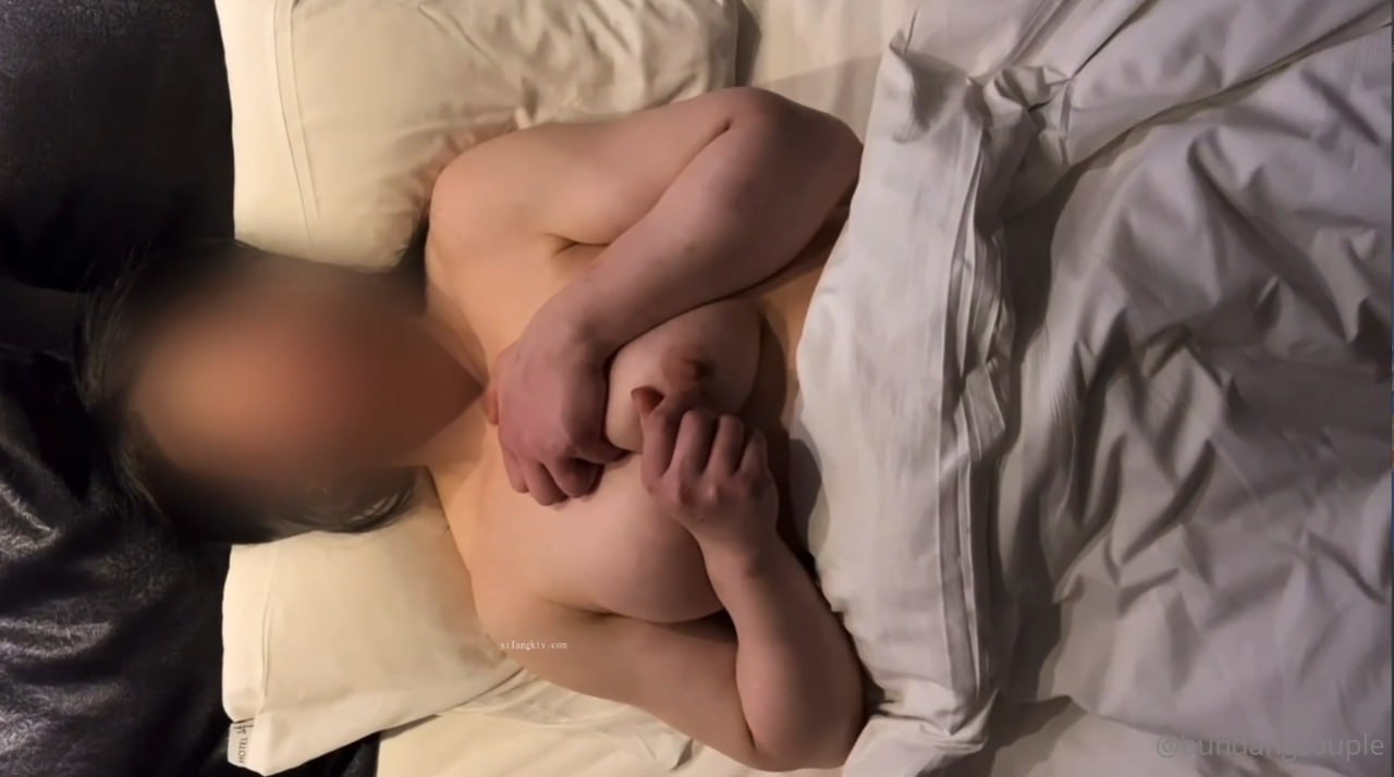 老司机推荐双妹抠穴直播视频，再加码开放福利给哥哥们一对一的服务